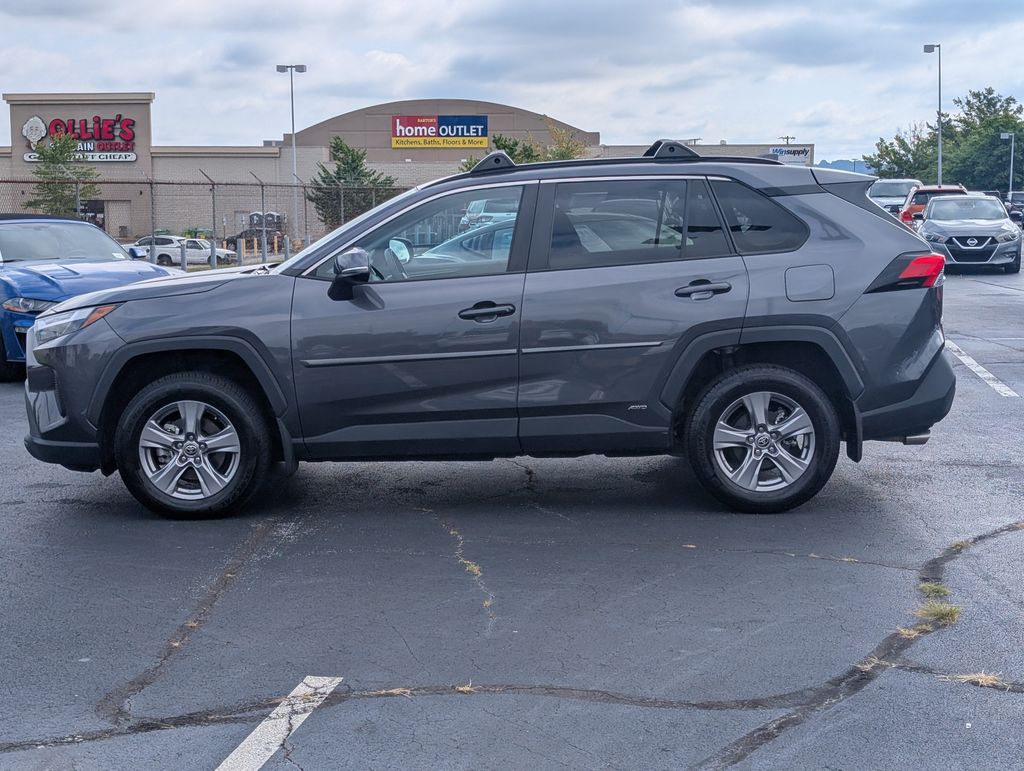 2023 Toyota RAV4 Hybrid XLE photo 3