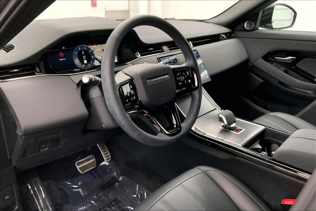 2025 Land Rover Range Rover Evoque Dynamic SE photo 7