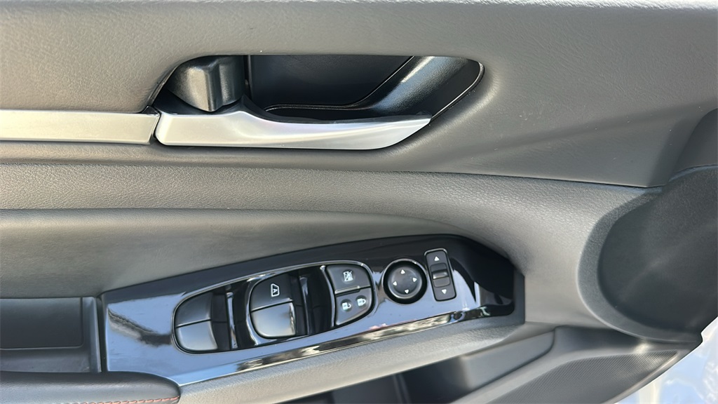 2024 Nissan Altima 2.5 SR photo 17