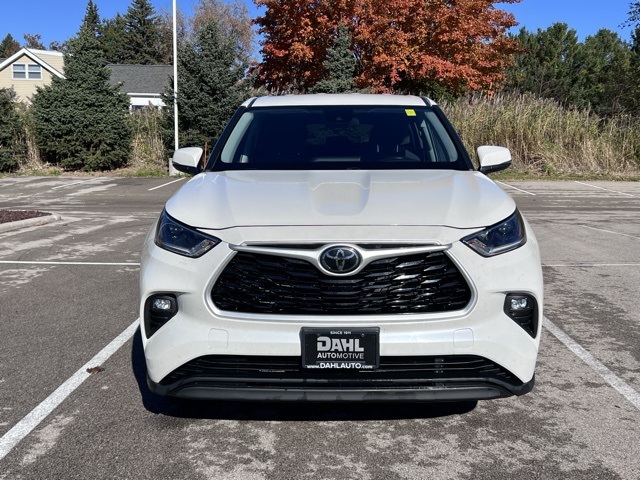 2021 Toyota Highlander LE photo 2