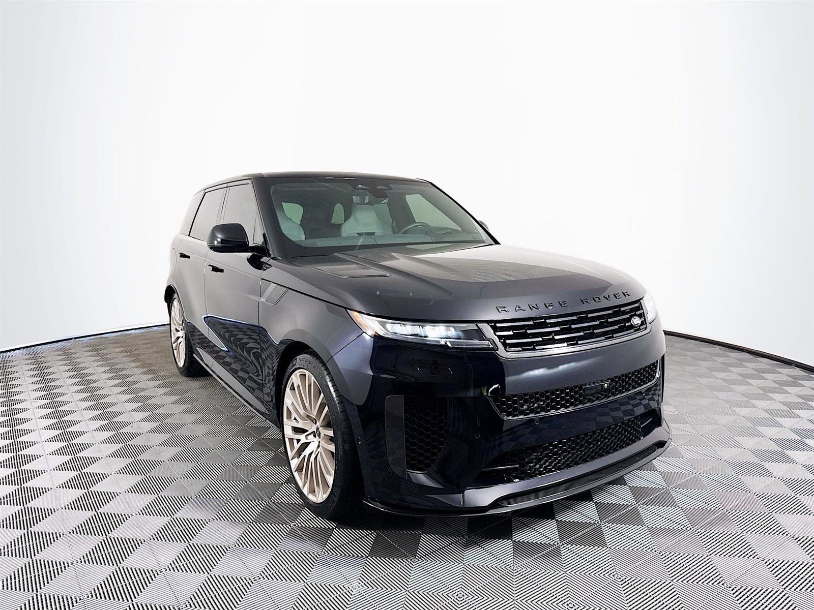 2025 Land Rover Range Rover Sport photo 3