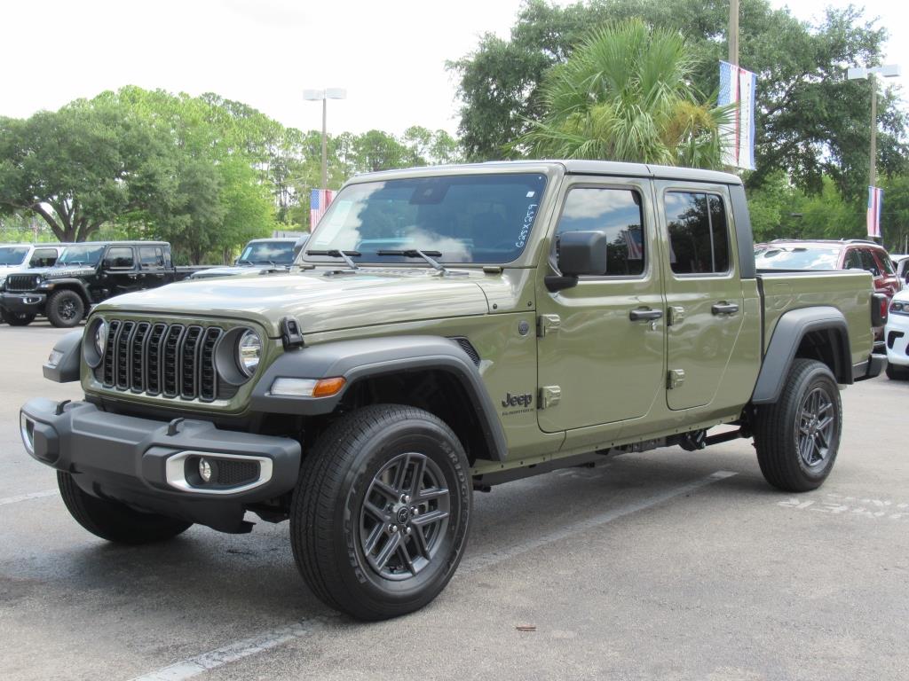 2025 Jeep Gladiator Sport S photo 3