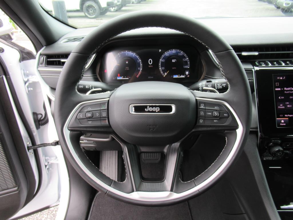 2025 Jeep Grand Cherokee Altitude photo 11