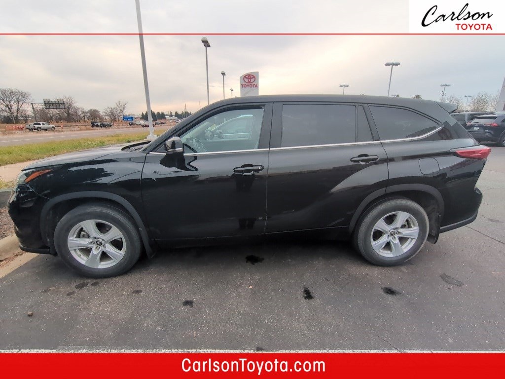 2020 Toyota Highlander LE's photo