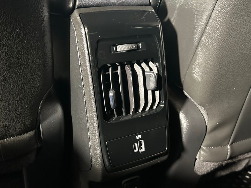 2022 Jeep Compass Latitude Lux photo 25