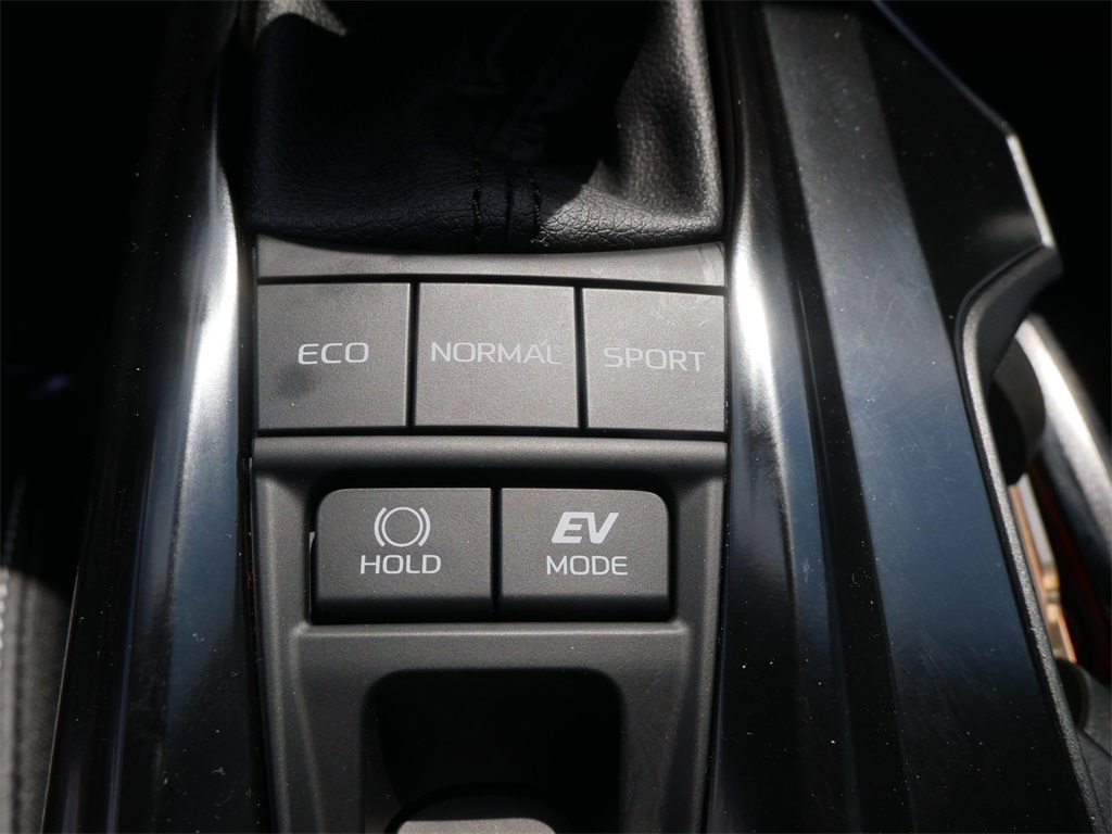 2025 Toyota Camry SE photo 19