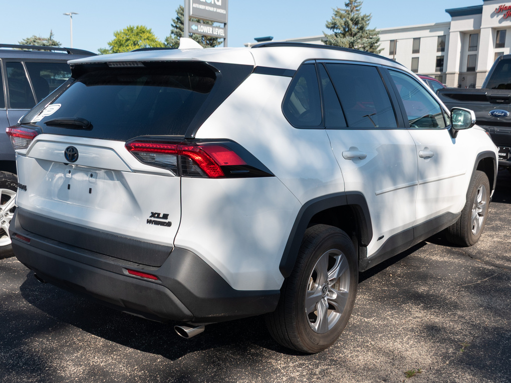 2022 Toyota RAV4 XLE photo 4