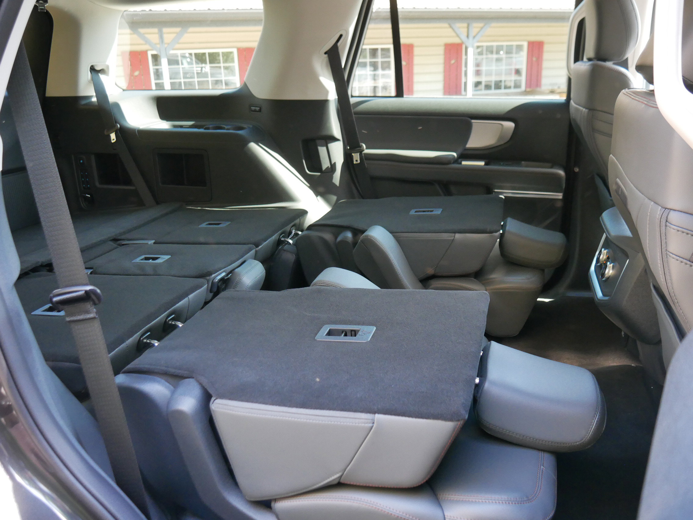2025 Ford Expedition photo 29