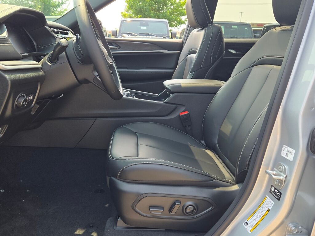 2025 Jeep Grand Cherokee Limited photo 23