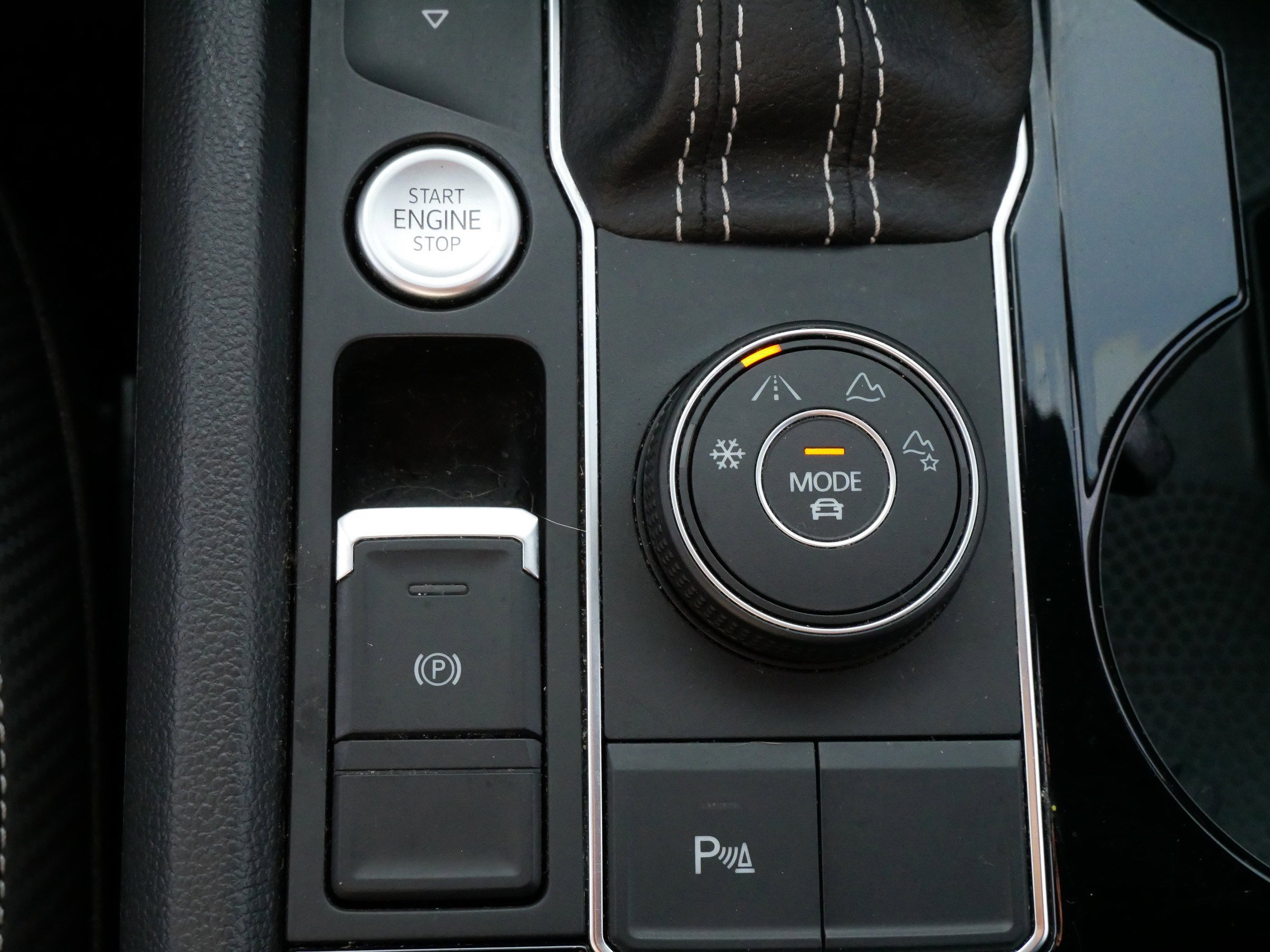 2022 Volkswagen Atlas Cross Sport SE Technology photo 25