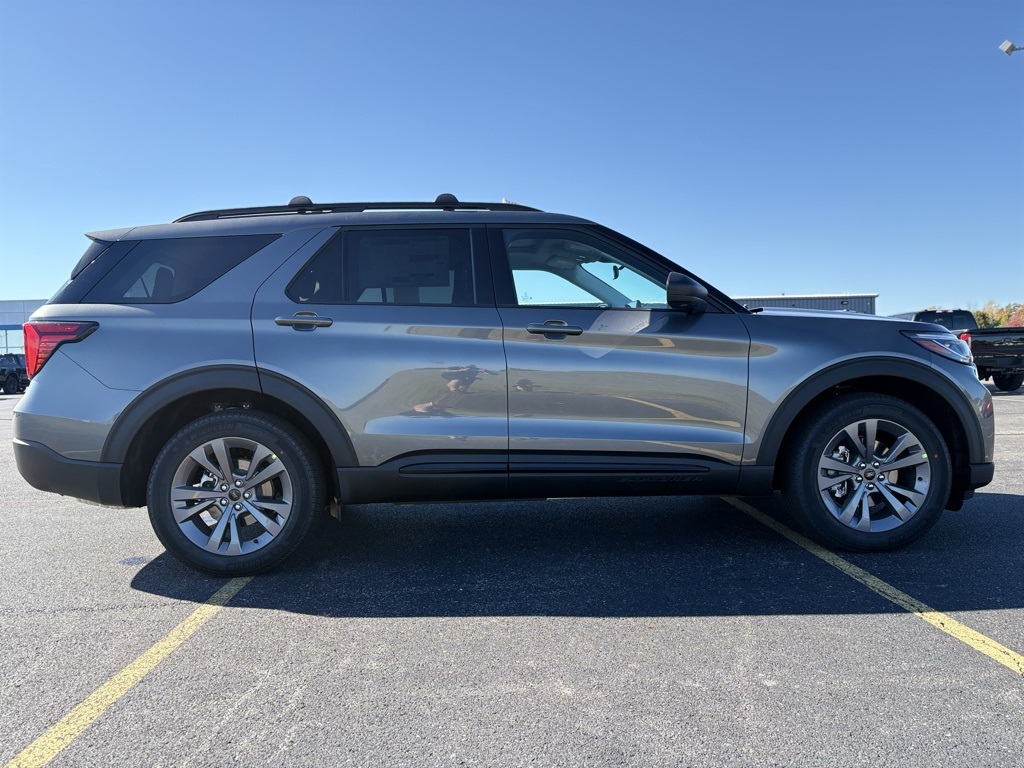 2026 Ford Explorer photo 4