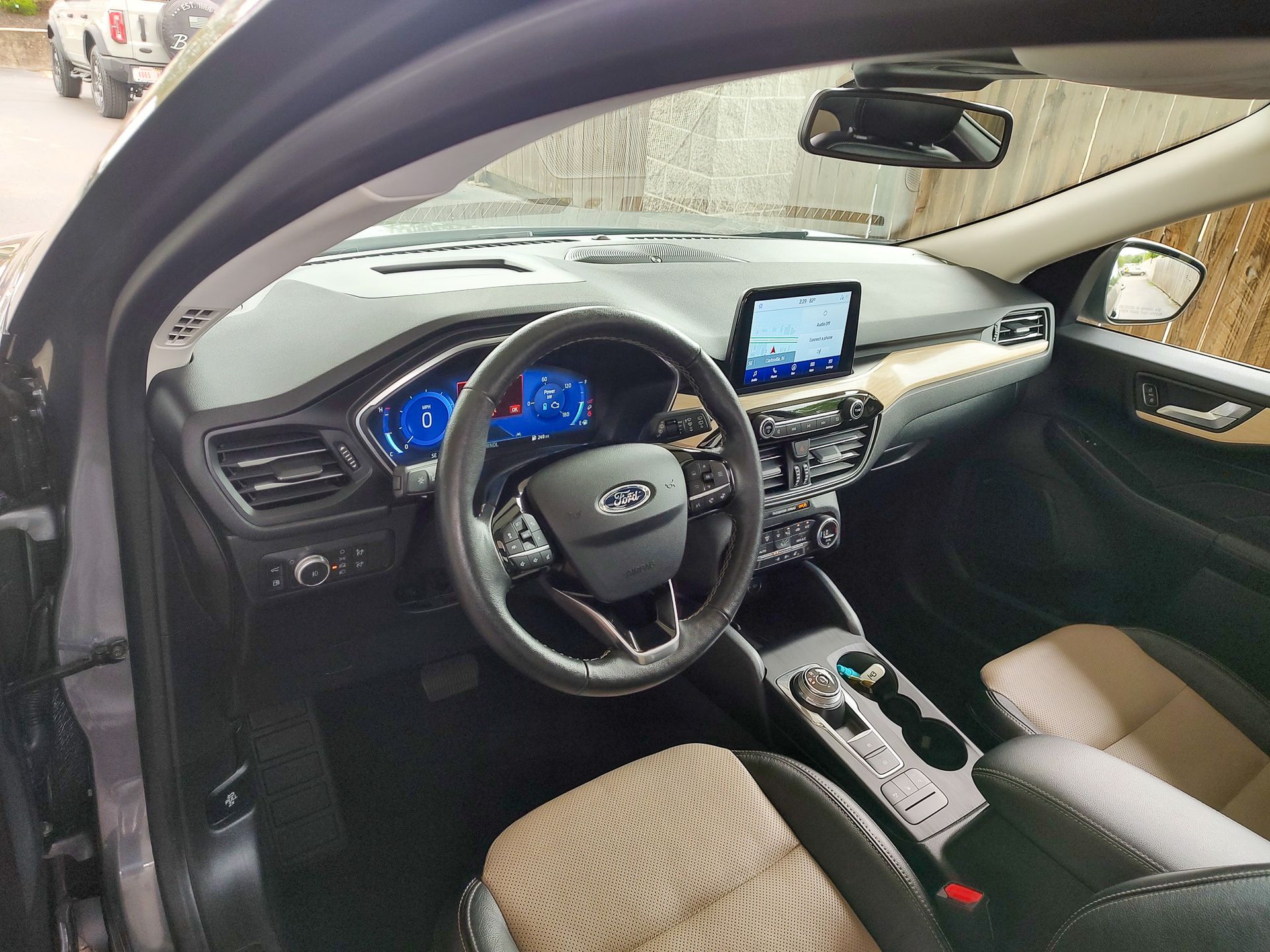 2021 Ford Escape Titanium Hybrid photo 12