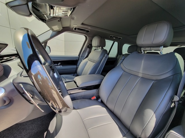 2024 Land Rover Range Rover SE photo 17