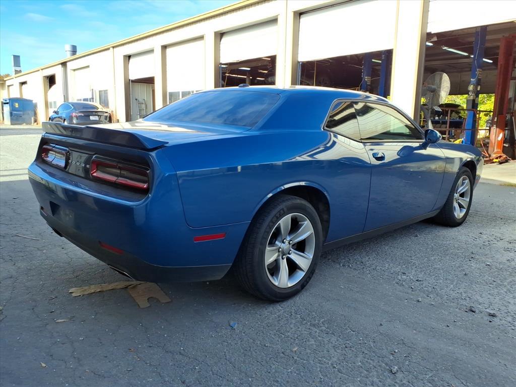 2021 Dodge Challenger SXT photo 4