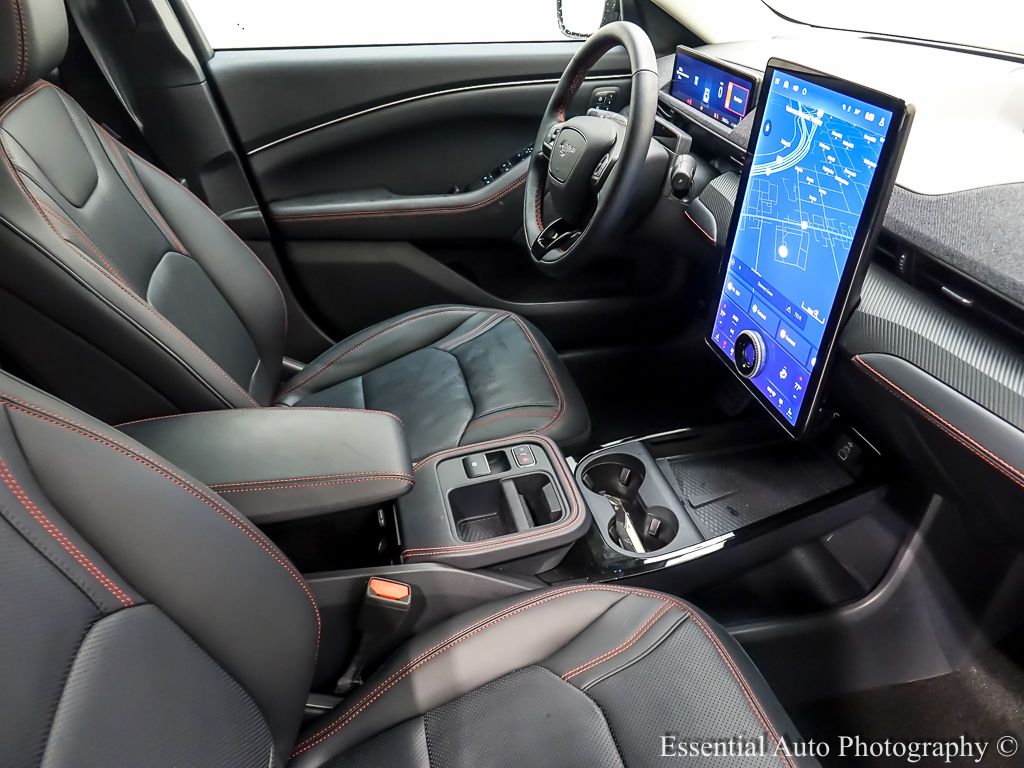 2025 FORD MUSTANG MACH-E - Image 28
