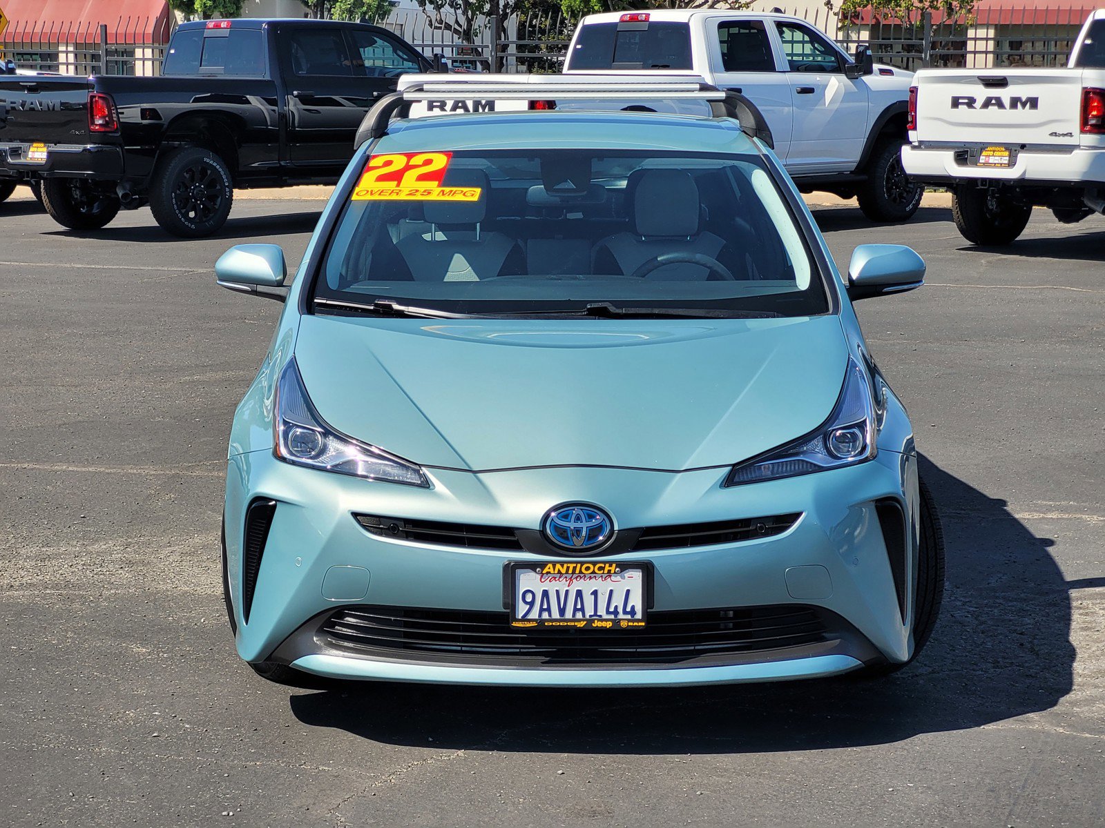 2022 Toyota Prius photo 2