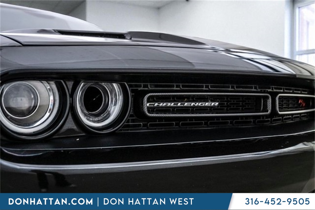 2015 Dodge Challenger R/T photo 32