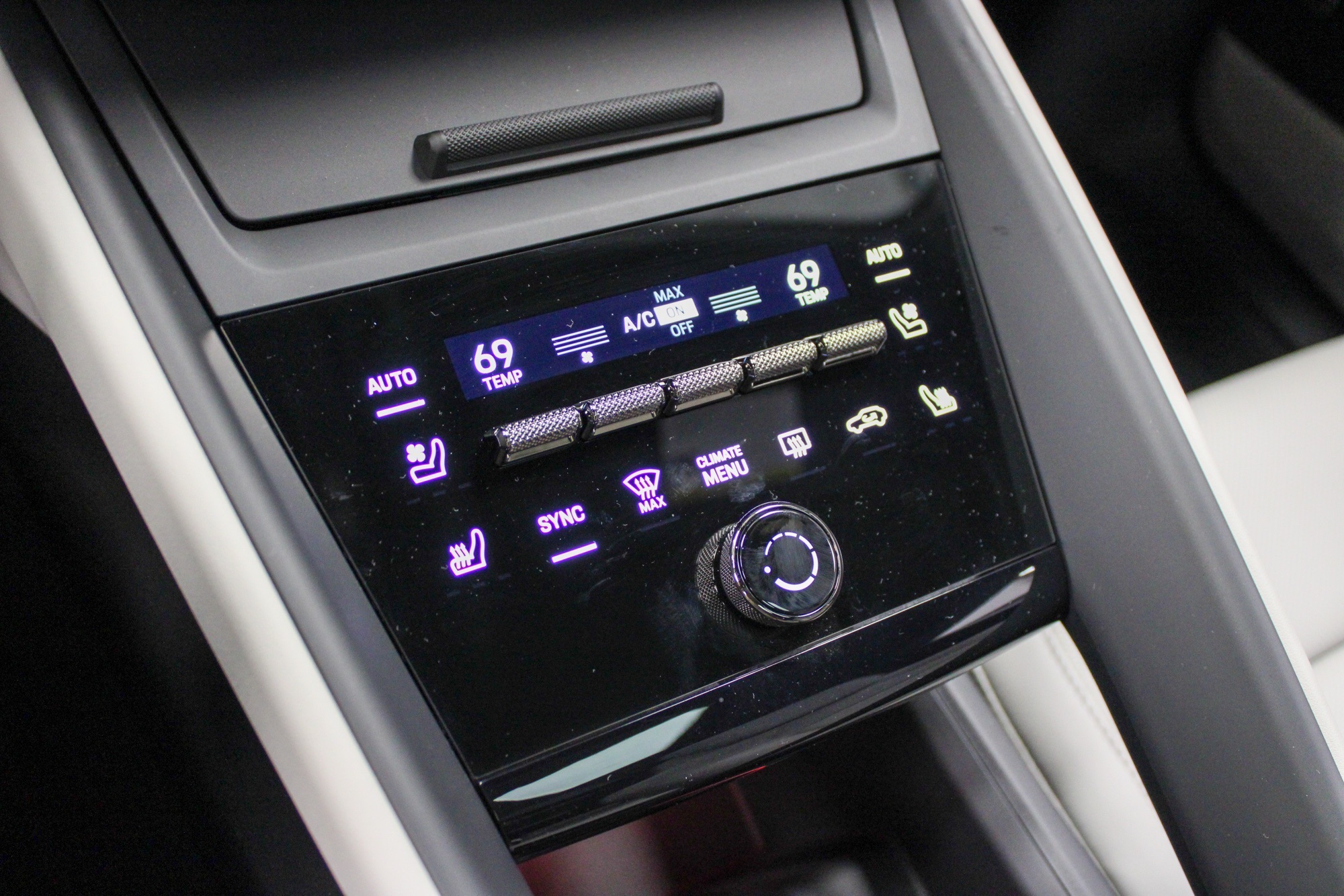 2025 Porsche Macan Electric Turbo photo 28