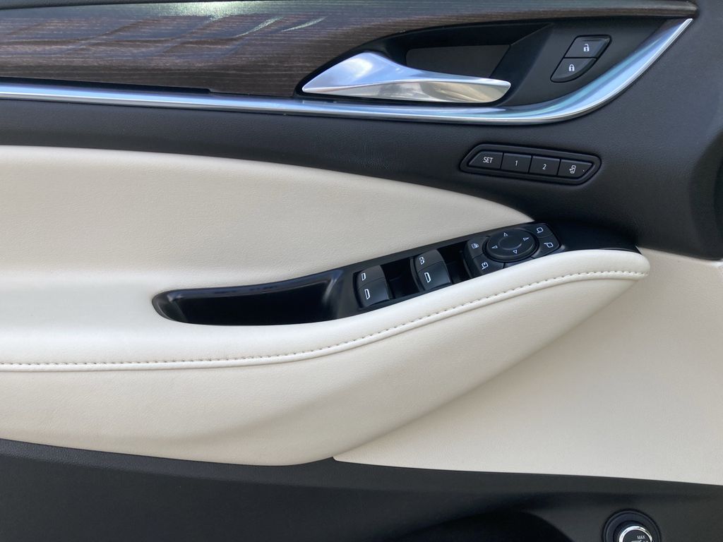 2022 Buick Enclave Avenir photo 26