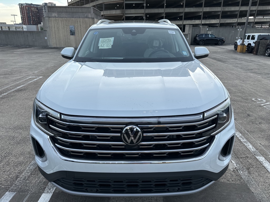 2024 Volkswagen Atlas SEL photo 2