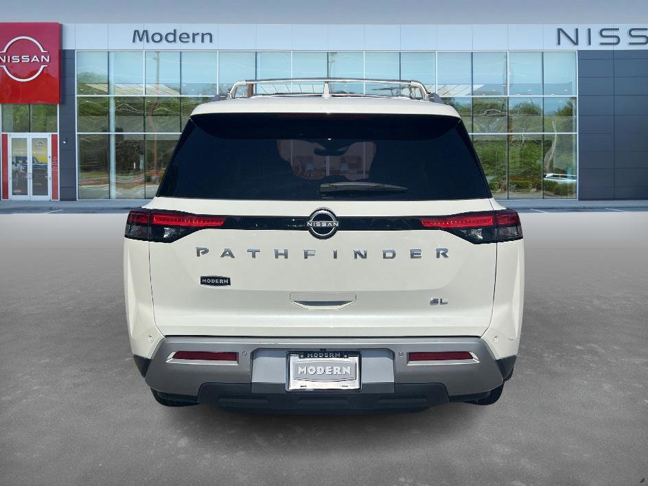 2024 Nissan Pathfinder SL photo 5