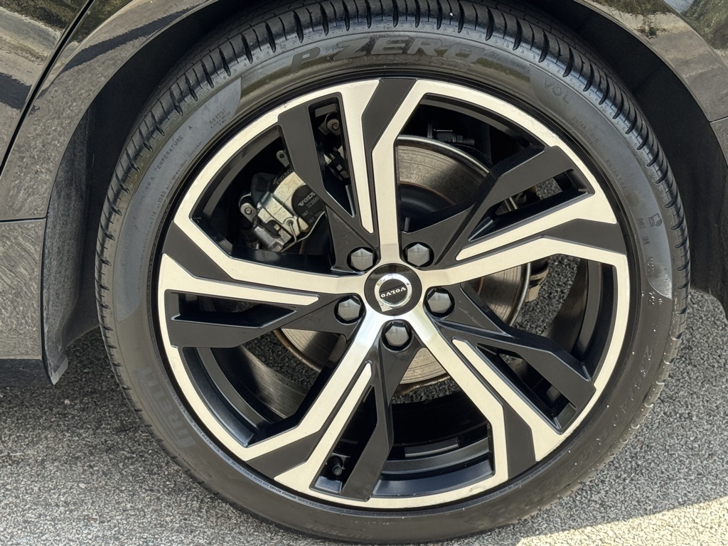 2024 Volvo S60 B5 Plus photo 2