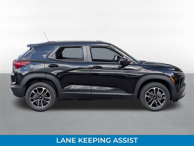 2024 Chevrolet Trailblazer LT photo 2