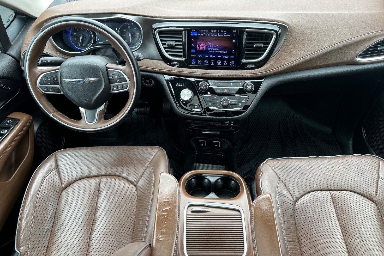2017 Chrysler Pacifica Limited photo 2
