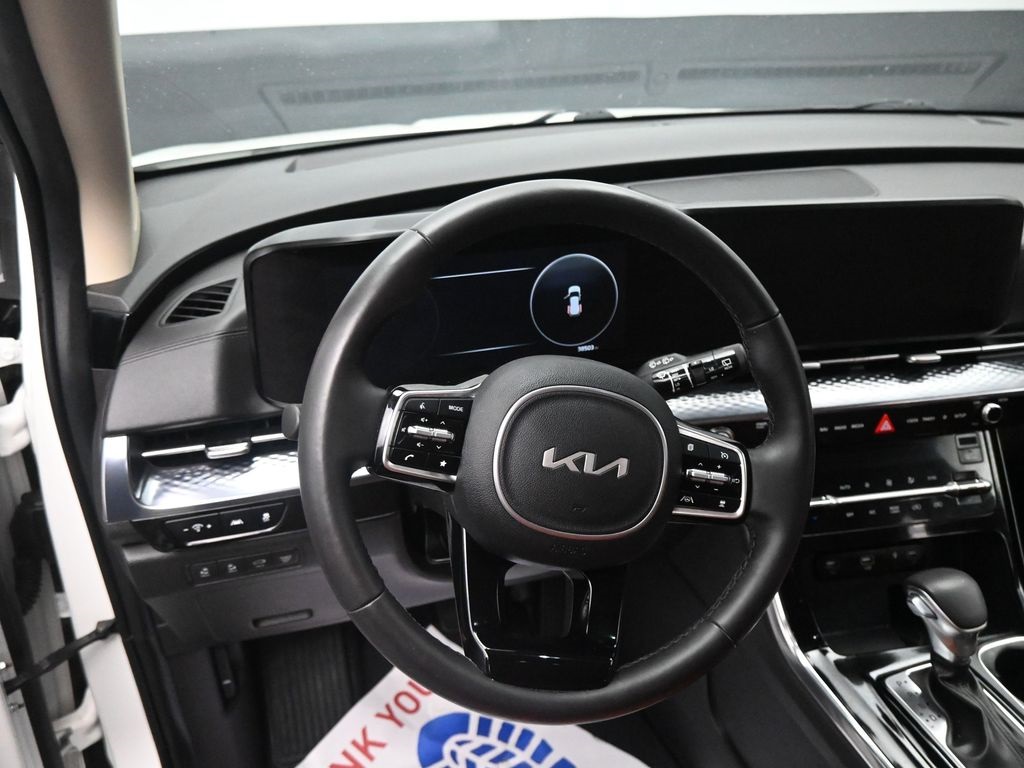 2024 Kia Carnival SX Prestige photo 2
