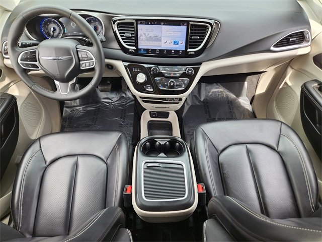 2024 Chrysler Pacifica Touring L photo 17