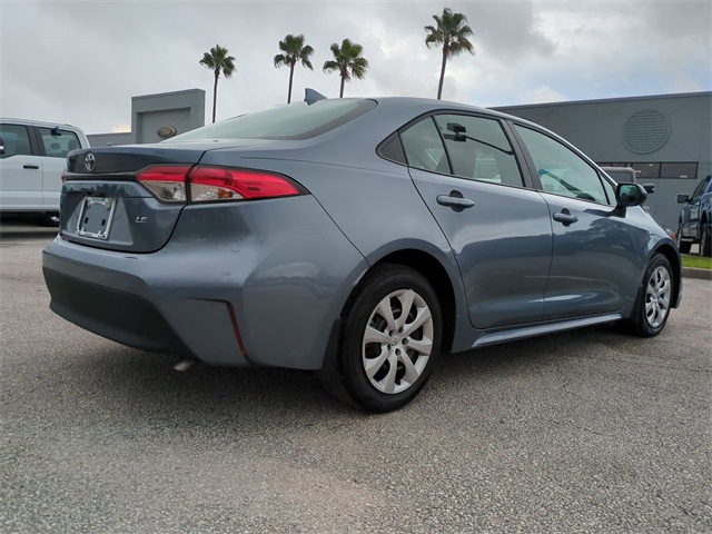 2025 Toyota Corolla LE photo 3