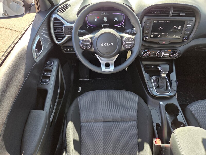 2025 Kia Soul LX S photo 7