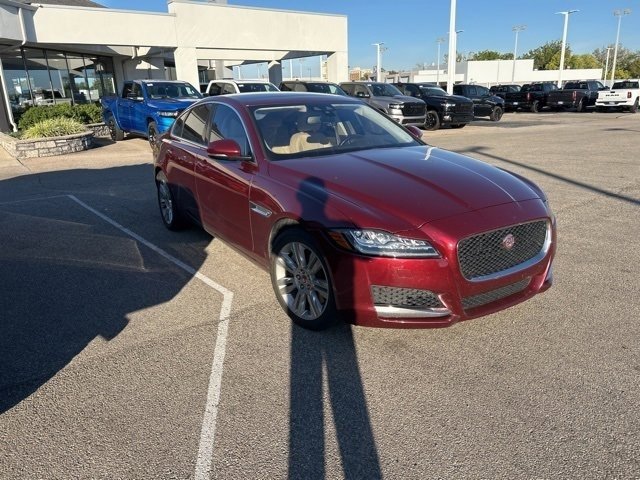2017 Jaguar XF 35t photo 3