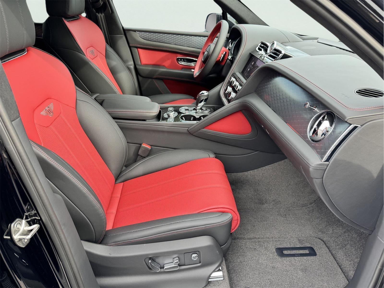 2024 Bentley Bentayga V8 photo 14