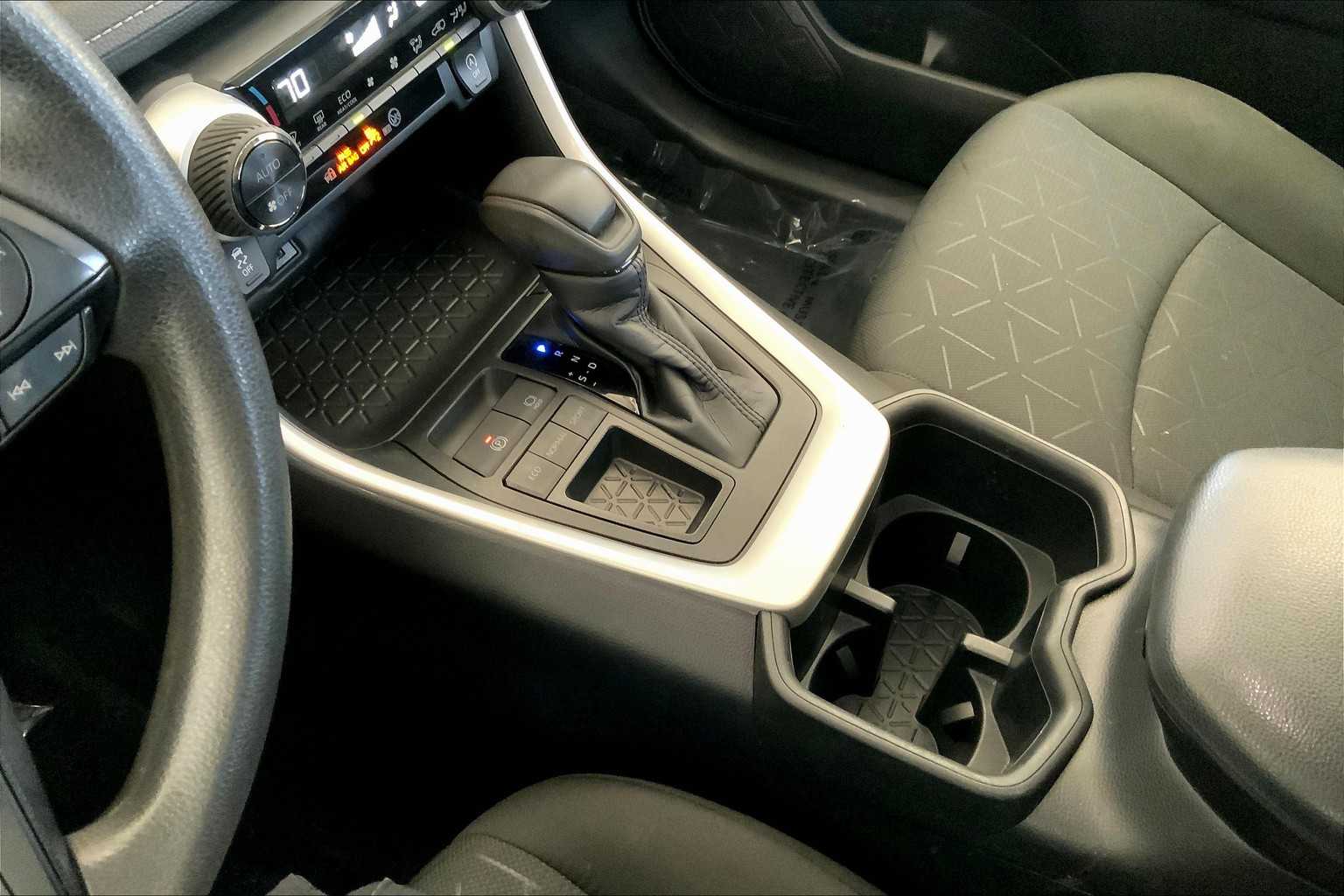 2024 Toyota RAV4 XLE photo 15