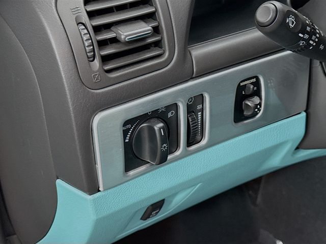 2002 Ford Thunderbird Base photo 10