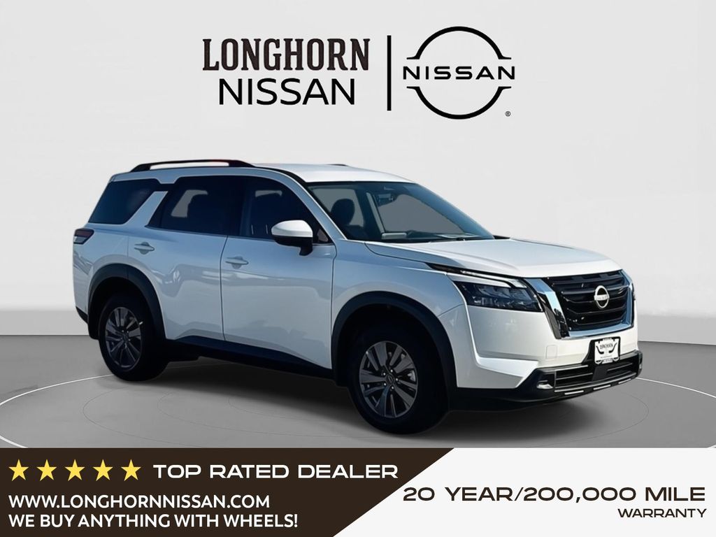 2025 Nissan Pathfinder SV's photo