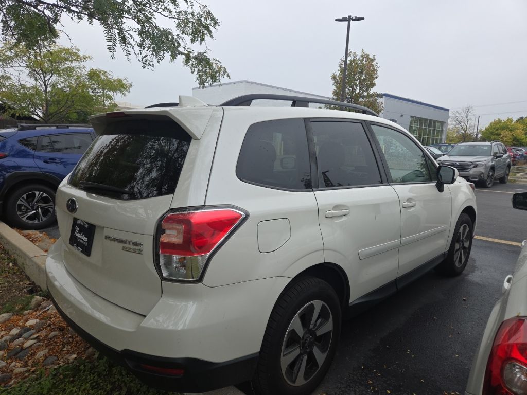 2017 Subaru Forester 2.5i Premium photo 4