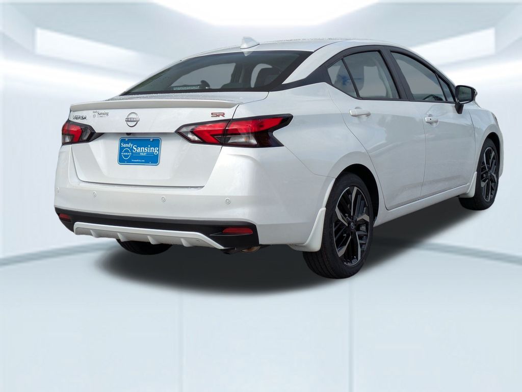 2025 Nissan Versa 1.6 SR photo 4