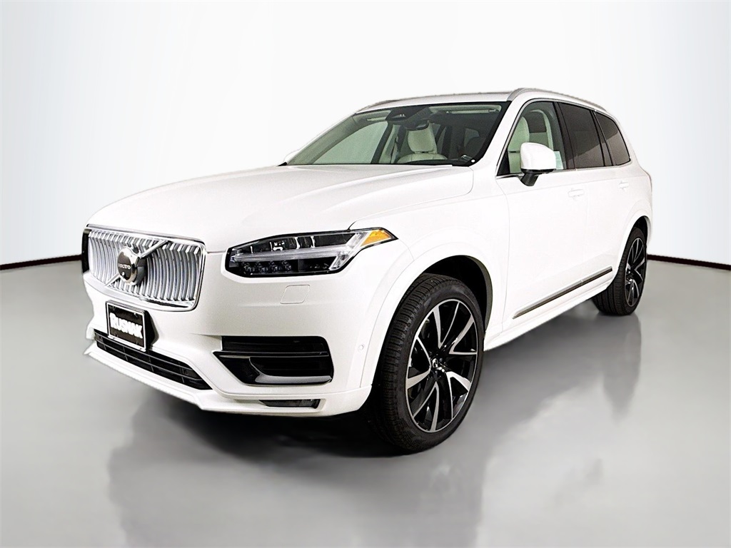 2023 Volvo XC90 B5 Plus photo 2