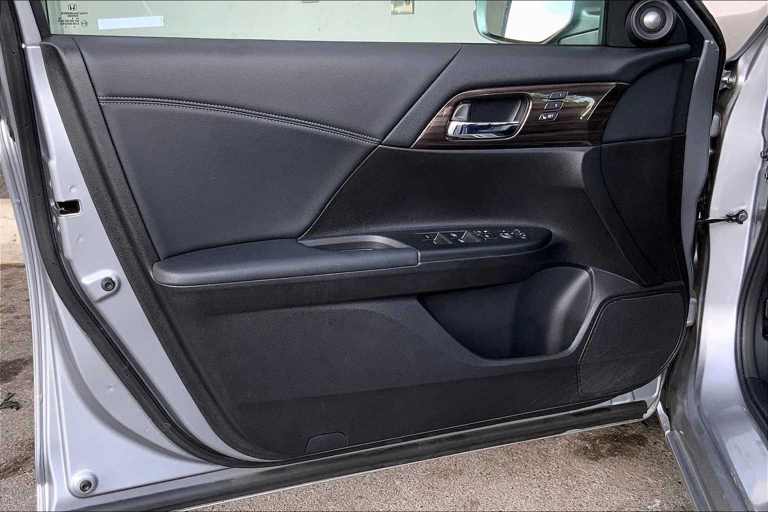 2016 Honda Accord EX-L photo 20