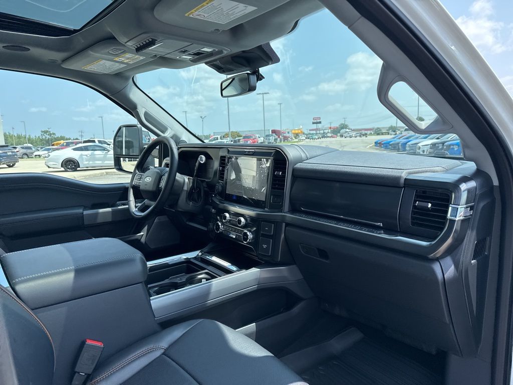 2025 Ford F-350 Lariat photo 20