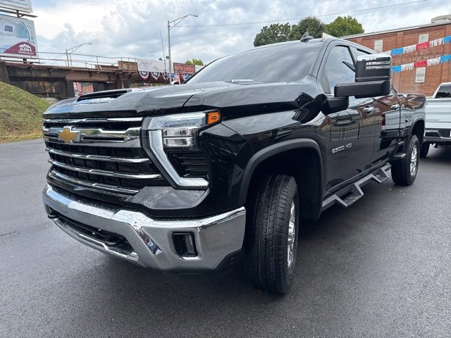 2024 Chevrolet Silverado 2500HD LTZ photo 4