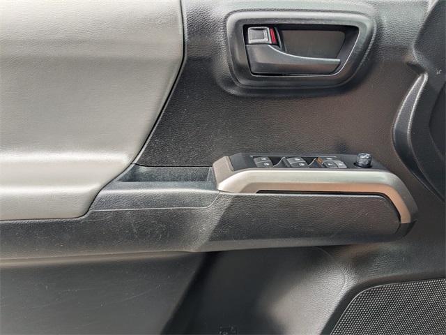 2022 Toyota Tacoma SR5 photo 24