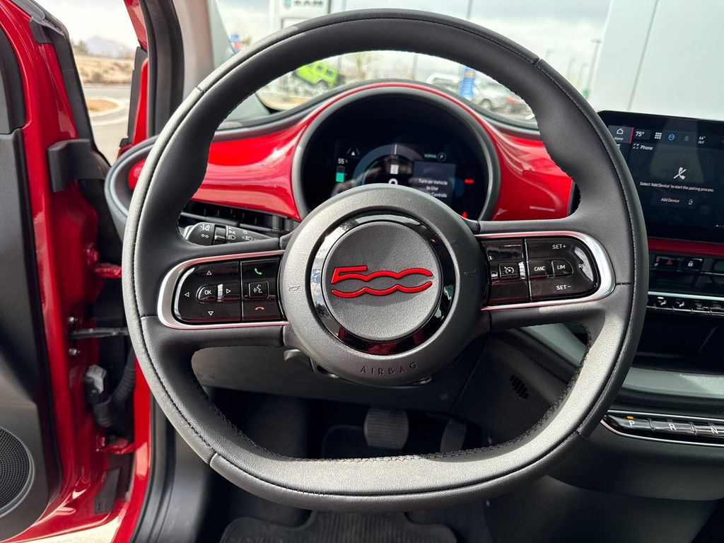 2024 Fiat 500e Red photo 16