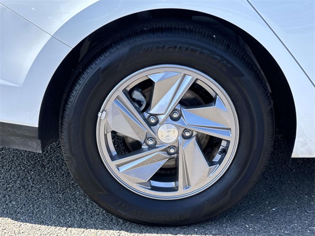 2025 Hyundai Elantra SE photo 11