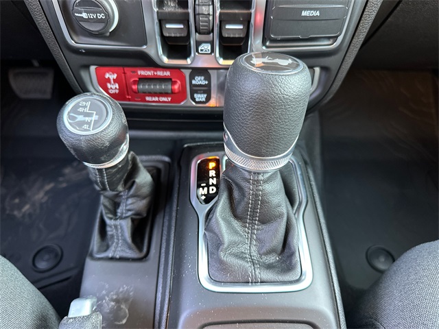 2025 Jeep Wrangler Rubicon photo 19