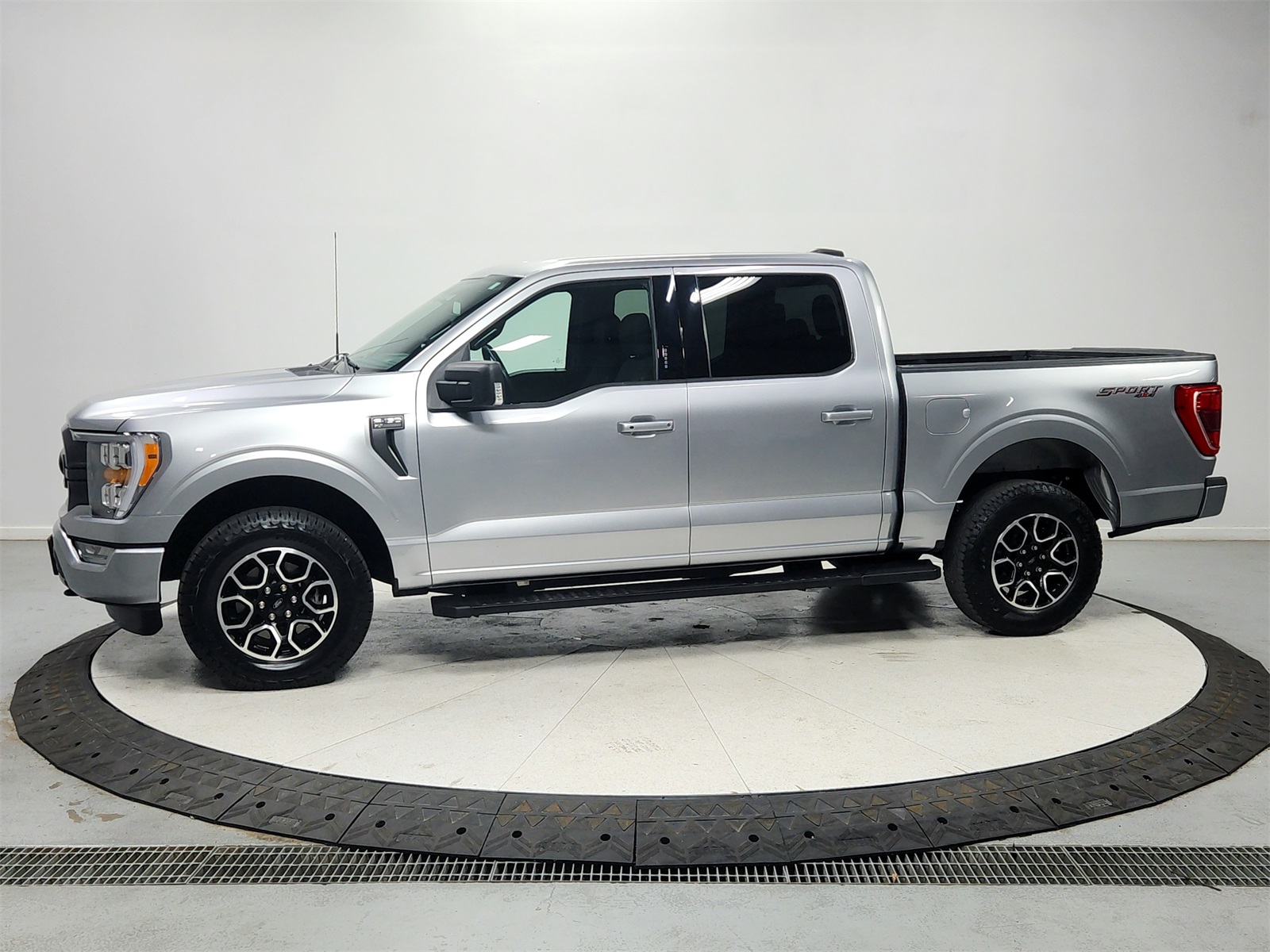 2023 Ford F-150 XLT photo 4