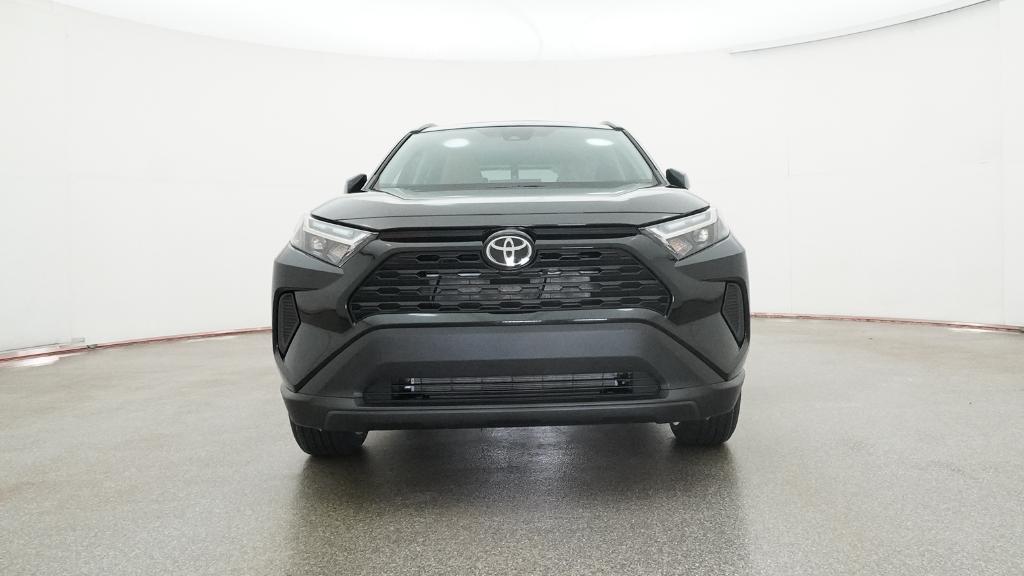 2025 Toyota RAV4 XLE photo 3