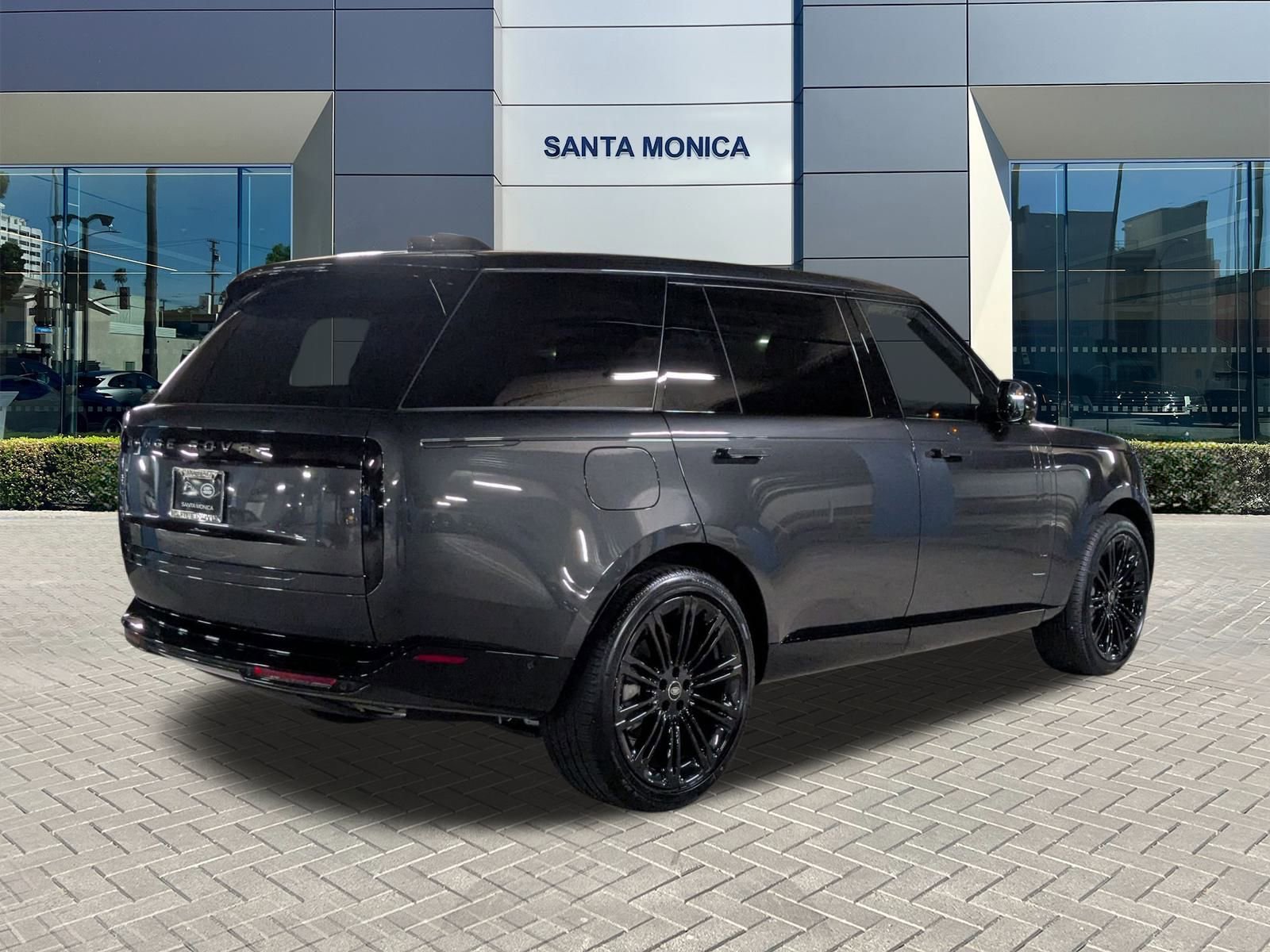 2025 Land Rover Range Rover SE photo 2